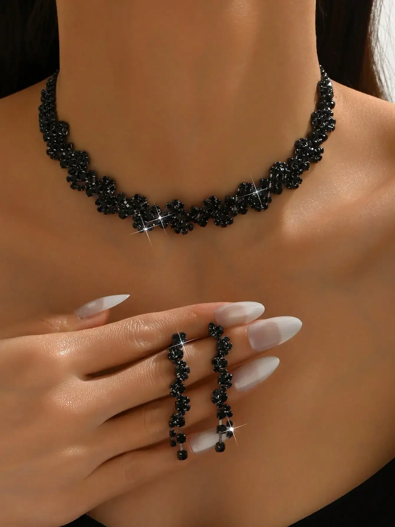 

Black Crystal Floral Jewelry Set: Necklace & Drop Earrings for Evening Glam