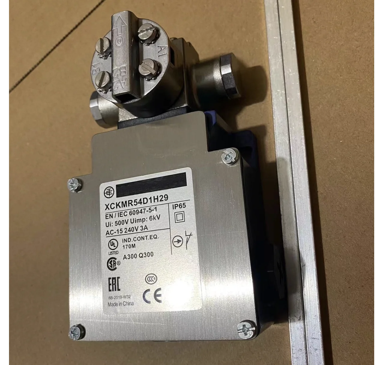 XCKMR54D1H29 Cross Limit Switch