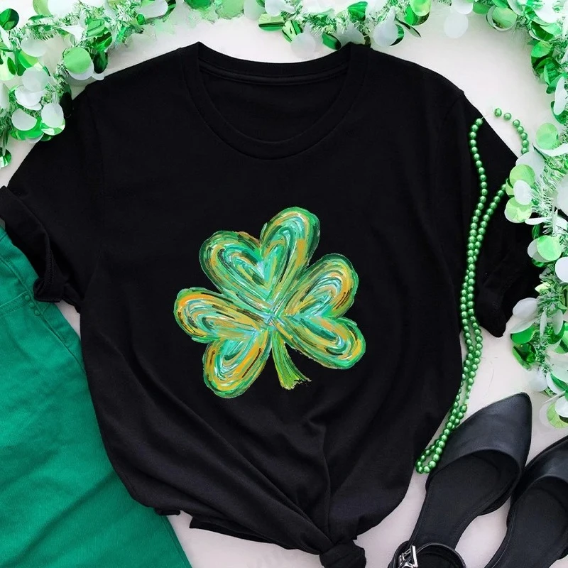 Cute St Patricks Four Leaf Clover T Shirt for Women Short Sleeve Tees New Fashion Love Lucky Graphic Y2k Tops Aesthetic Clothing