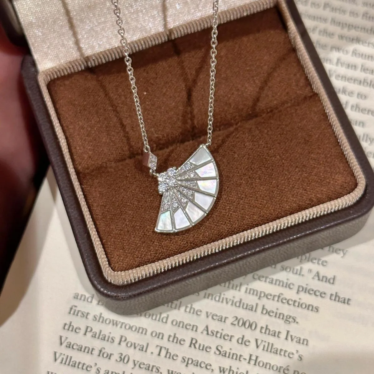 Elegant silver 925 White Fritillaria fan necklace inlay diamonds pendant exquisite and high-end collar chain wedding jewelry