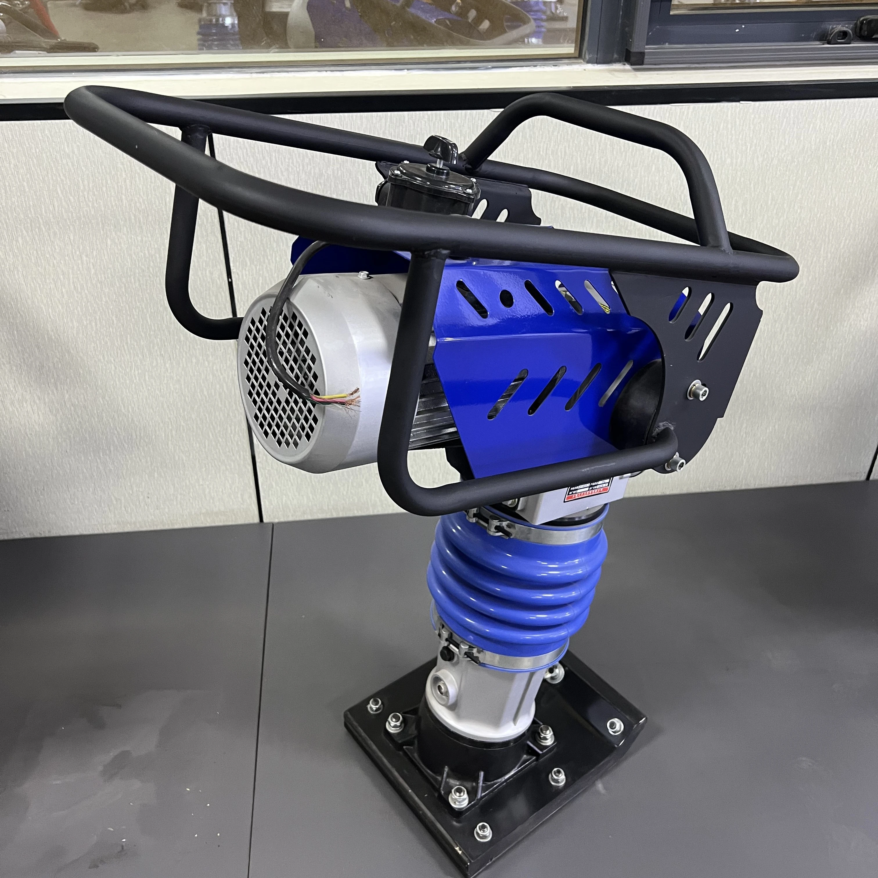 

Best Selling 220v 3kw Electric Vibrating Tamper Rammer Vibratory Sand Soil Tamping Rammer