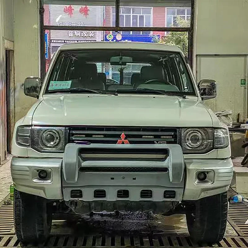 Adapted to Mitsubishi Cheetah Black King Kong v31v43 US version Montero front bumper China net modified guard