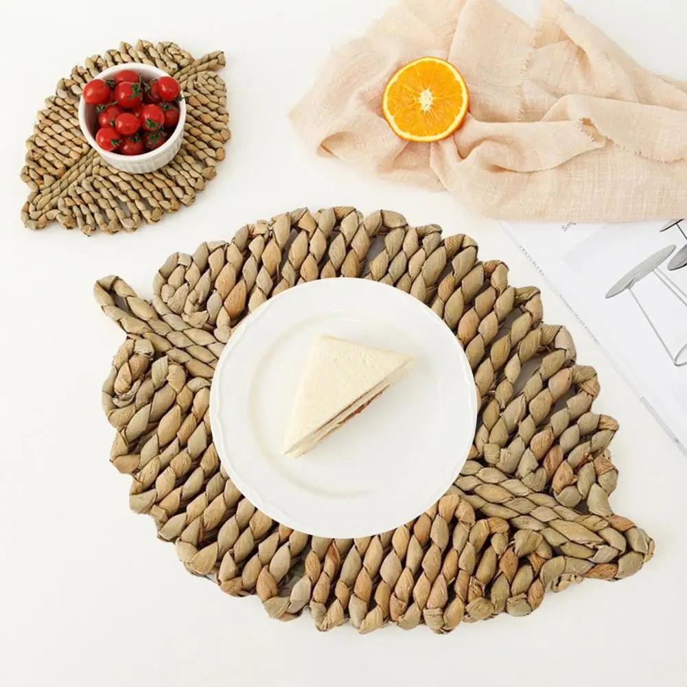 Handwoven Straw Placemat Leaf-Shaped Heat Resistant Non-Slip Table Mats Thickened Coasters Reusable Decorative Mats for Home Kit
