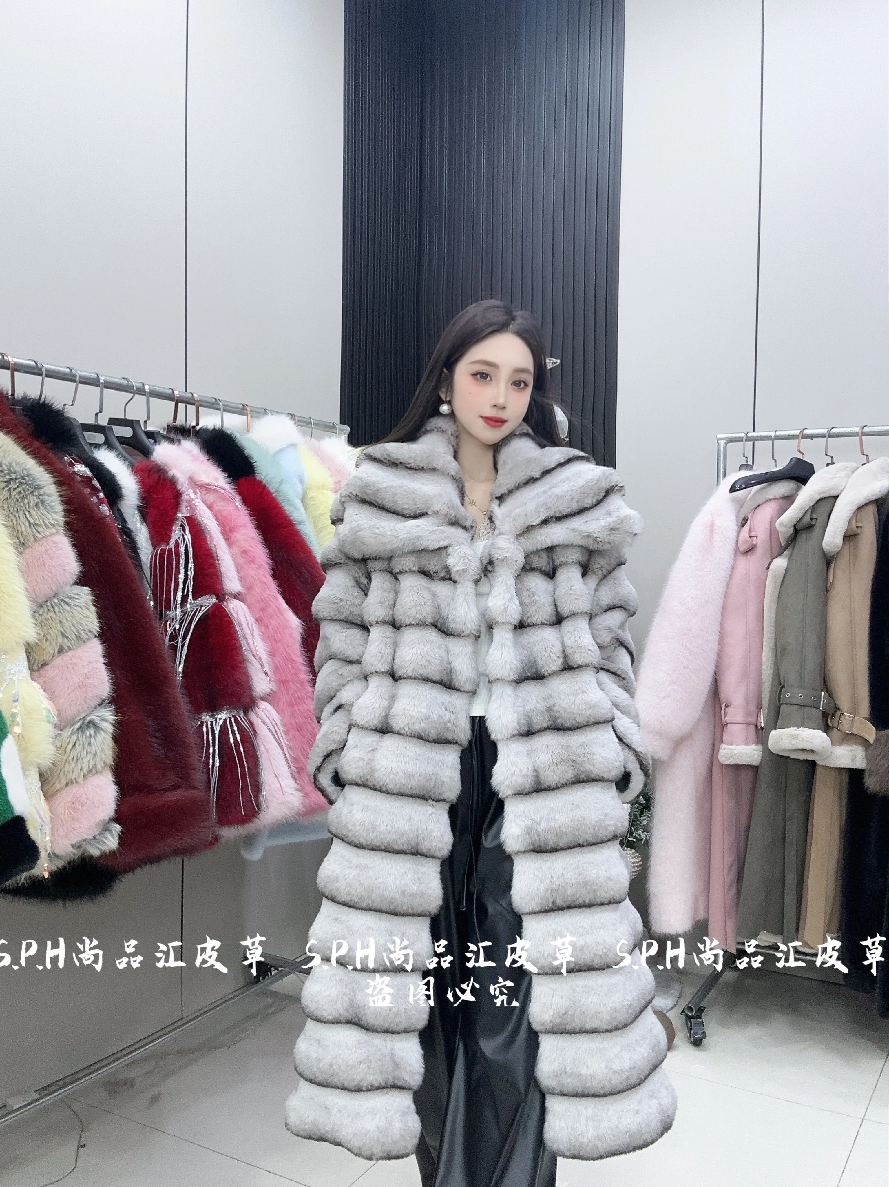 High-end Gray Gradient Totoro Long Coat with Thickened Collar 2025 New Luxurious Fur Winter Coat for Women Fluffy Jacket
