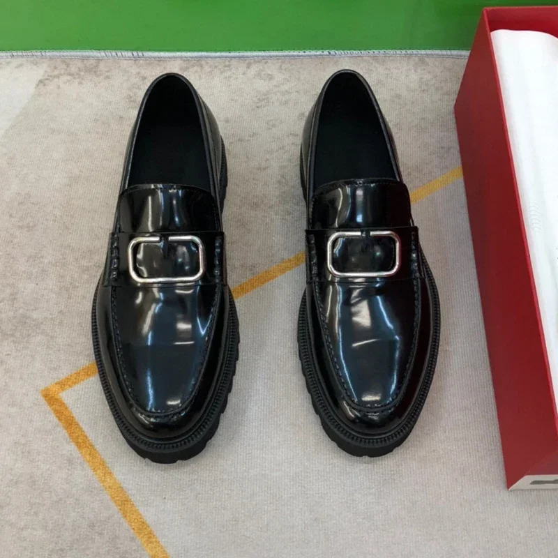 2024 New Black Gloss Brushed Leather Loafers Man Anti slip Outsole Comfortable and Lightweight casual Leather Shoes