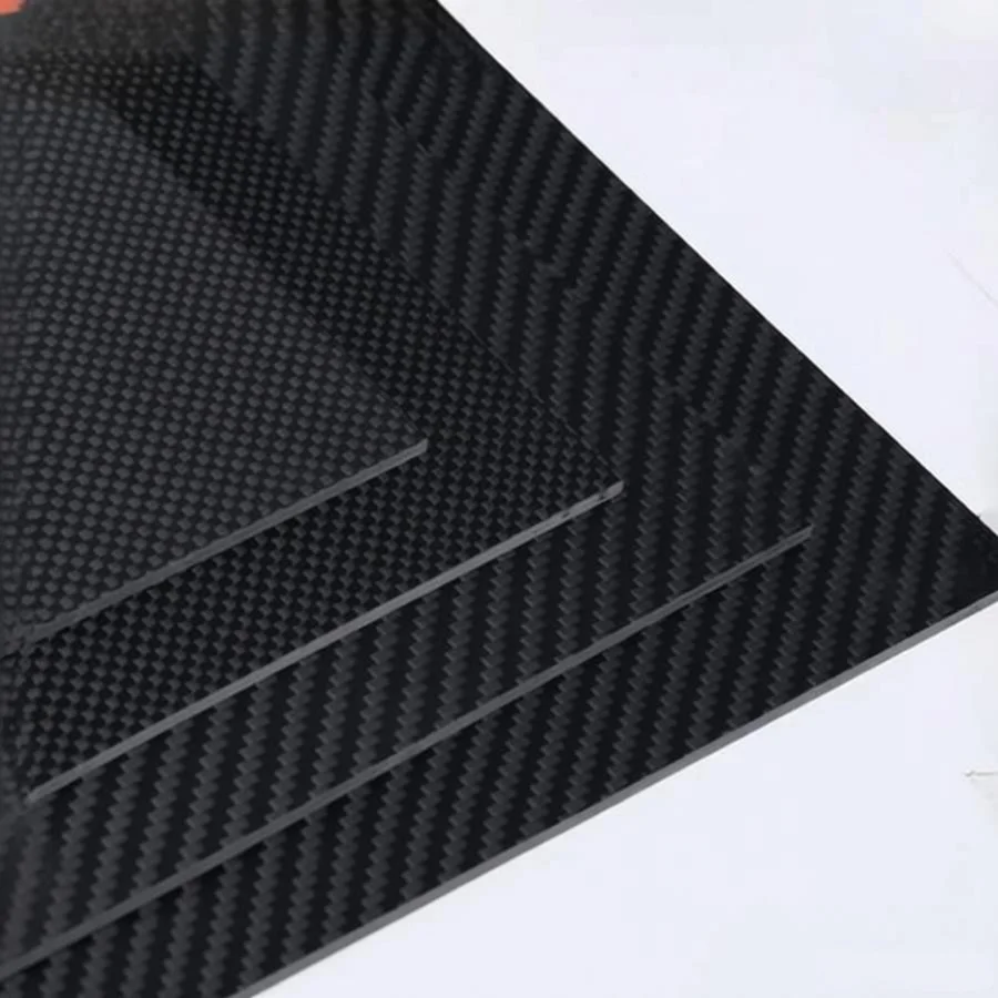 Plaque laminée en fibre de carbone 3K ultra-légère de 3 mm 500x500 mm pour l'aérospatiale, la gravure CNC et le travail des modèles industriels