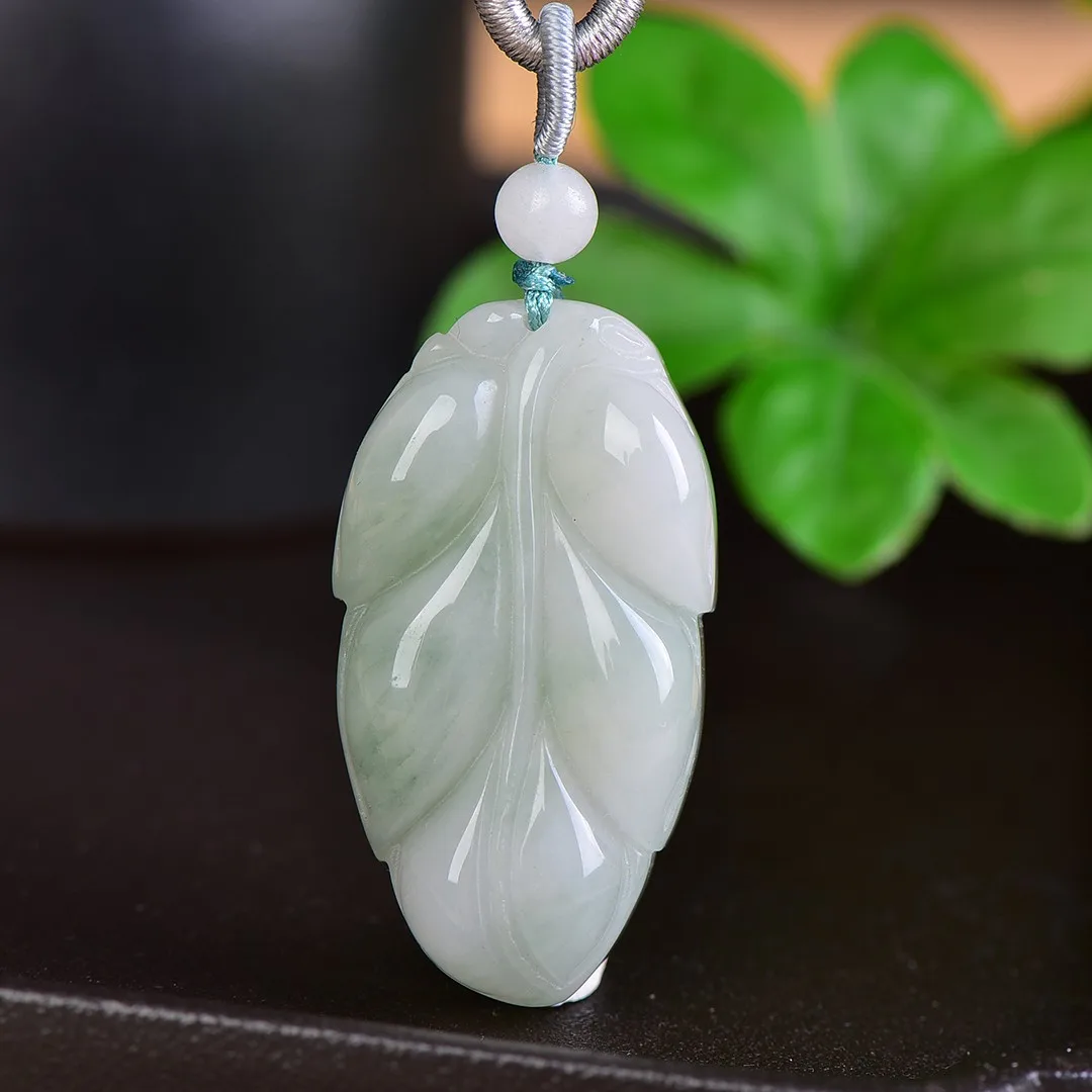 Pendentif en jade de pati-zan diversifié blanc Hetian