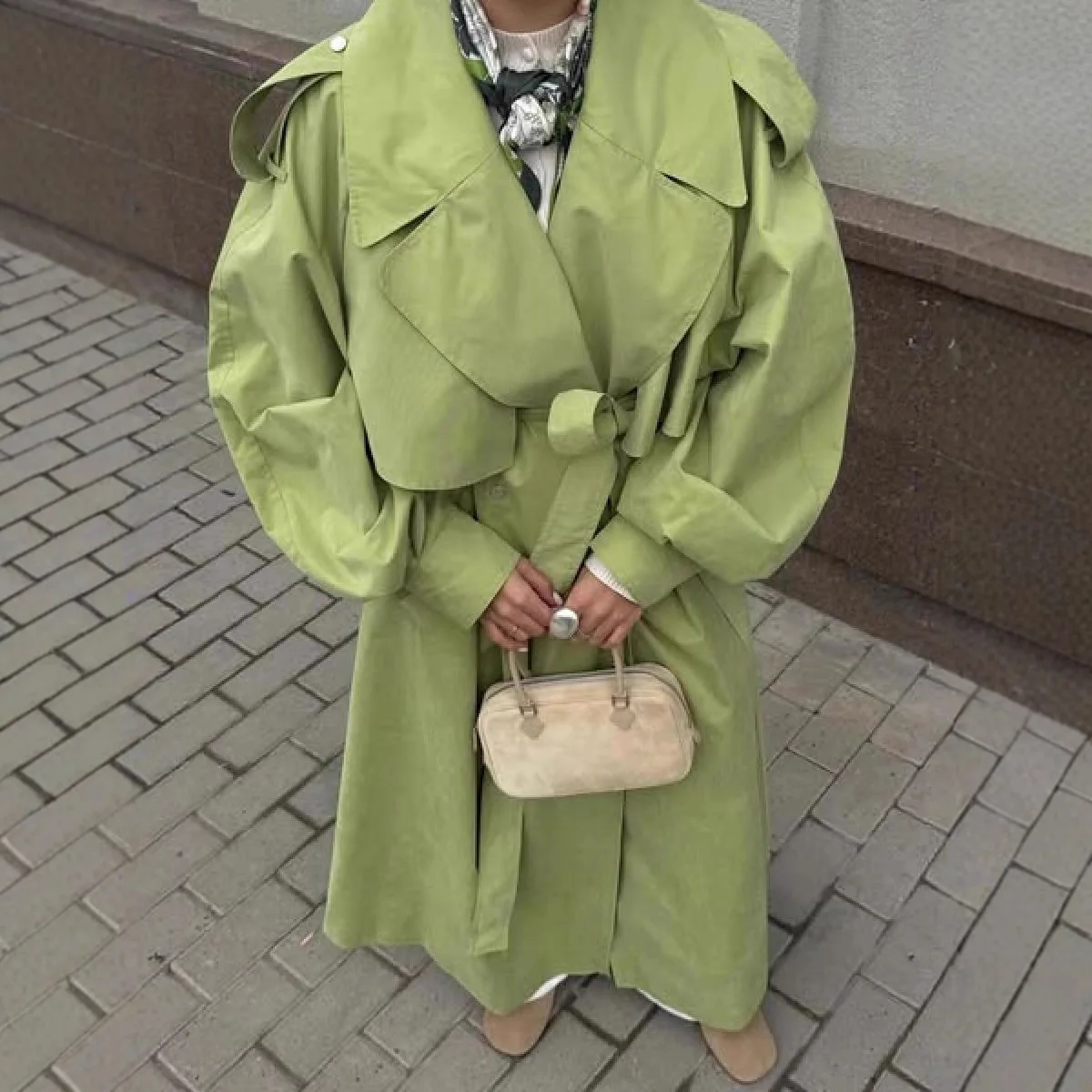 

2025 весенне-осенний новый элегантный Тренч с отложным воротником и поясом с длинными рукавами, женский длинный облегающий зеленый популярный верхняя одежда
