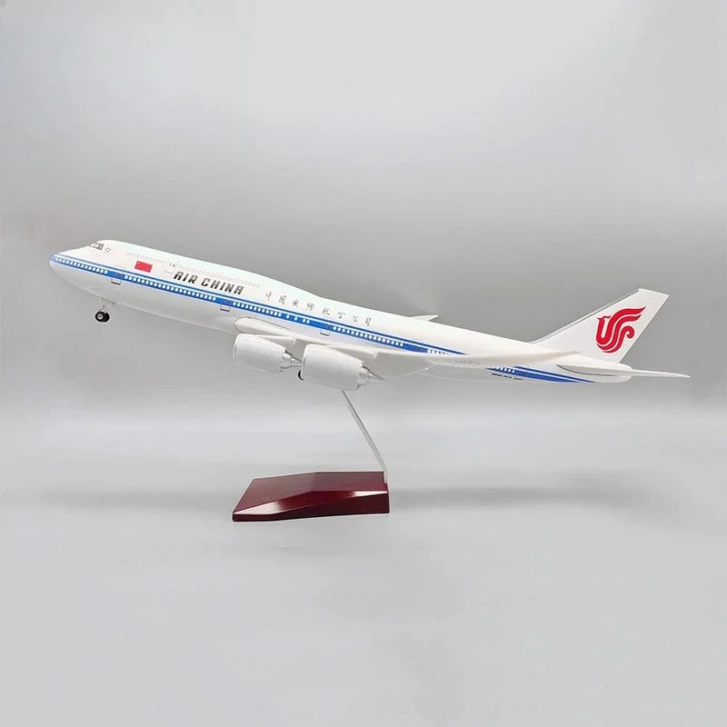 Boeing 747-8 Air China, simuliertes Flugzeugmodell mit Beleuchtungsfahrwerk, Modell eines Beifahrers für zivile Luftfahrt