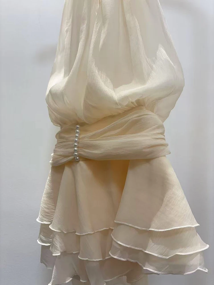 ファッションパールホルター背中の開いたドレス春の女性のノースリーブスリムプリーツドレス夏のハイウエストソリッドネックマウントミニドレス