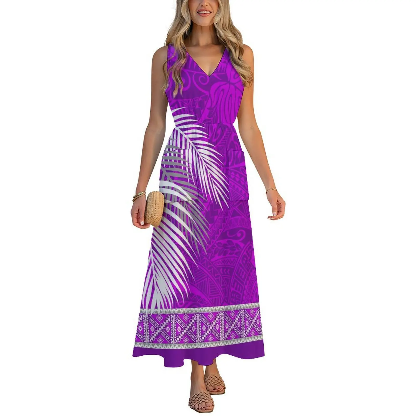 Este vestido de playa de tela cómoda y suave personalizable presenta un diseño con cuello en V y patrones de las tribus de la Isla Fiji