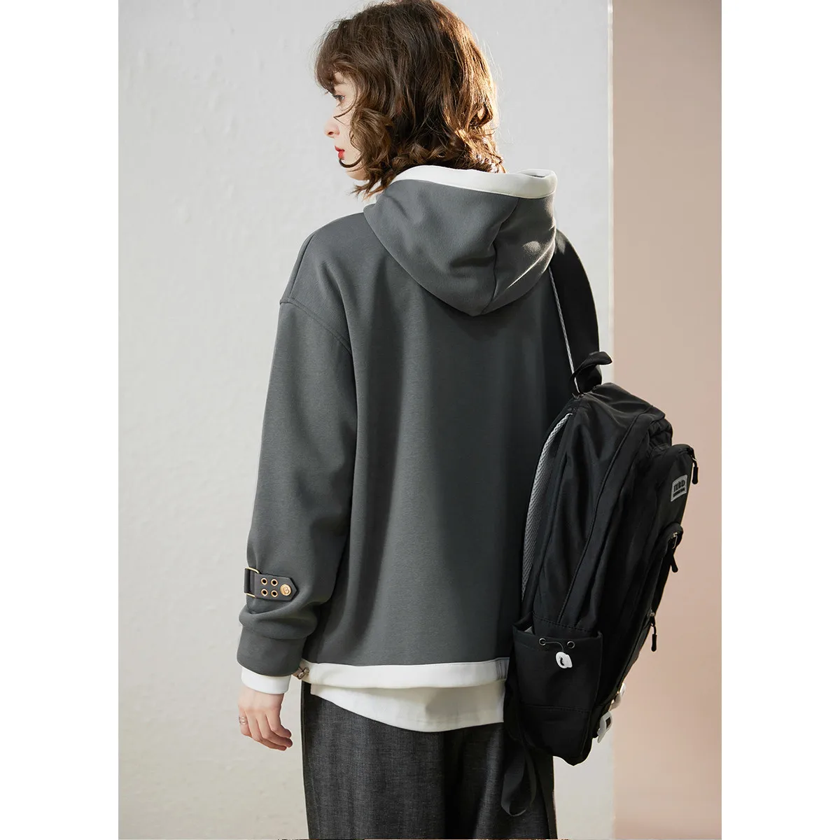 LOUIS YAO 2024 Winter Thick Velvet Hoodie Casual Color Contrast White Edge Sleeve Loop Decoration Long Sleeve Women's Hoodie