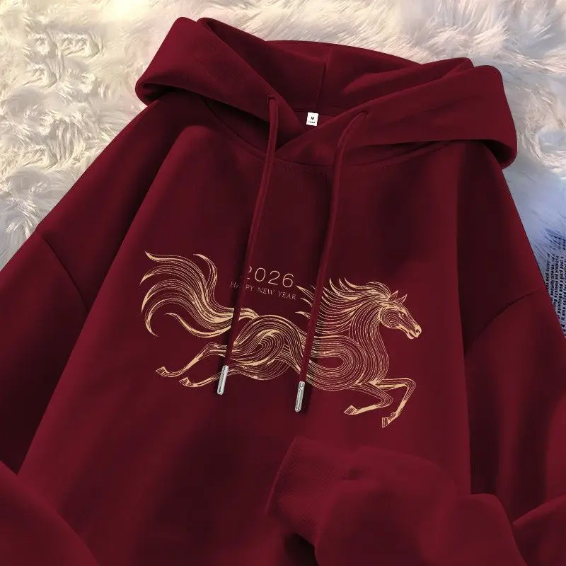 

Худи большого размера 300 Pou 2026 с золотым принтом, парный комплект для Нового года, винно-красная верхняя одежда, повседневная уличная одежда