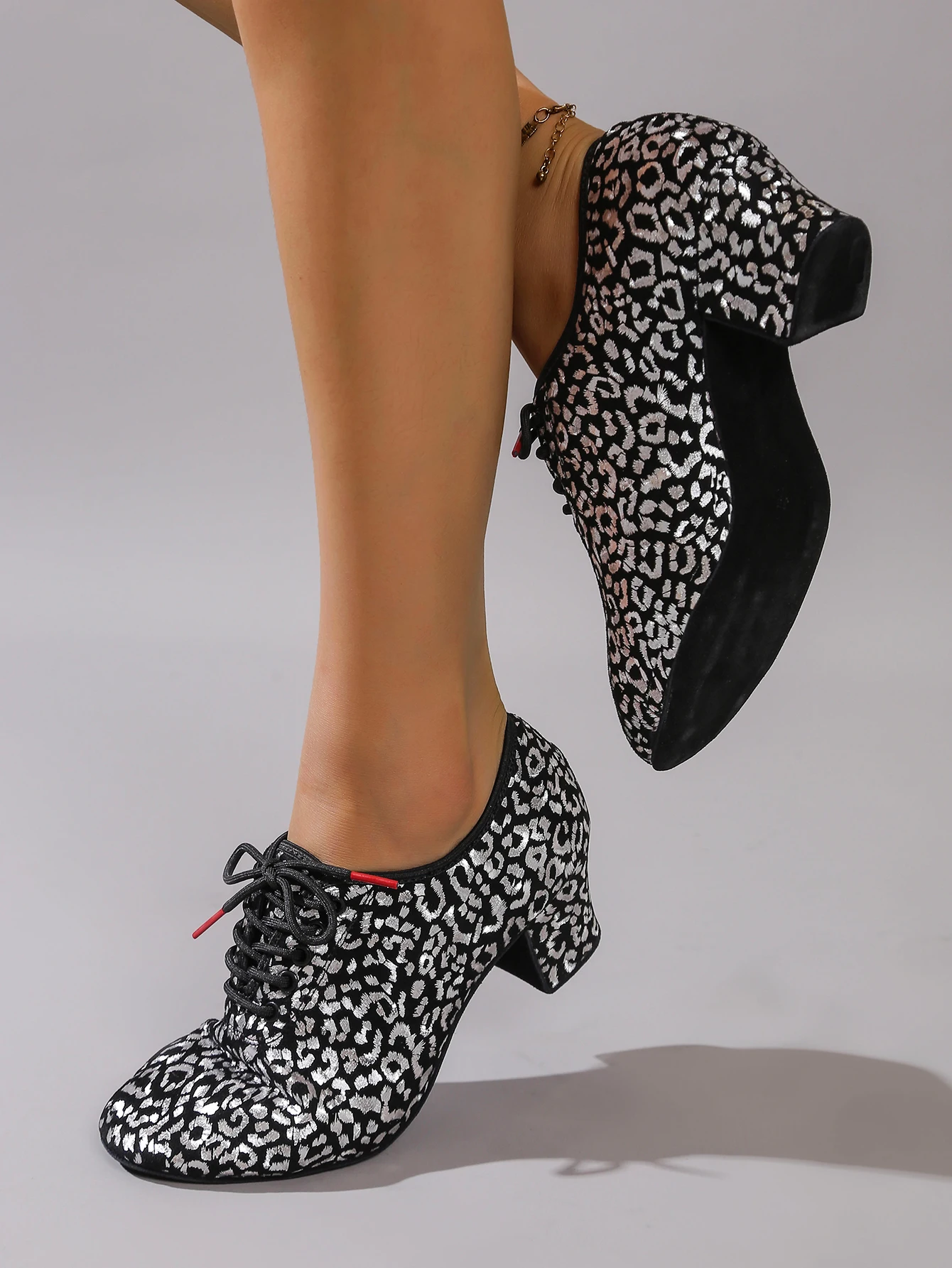 

Женская обувь для латинских танцев, женская профессиональная обувь для бальных танцев, женская обувь на каблуке, современная танцевальная обувь, женская тренировочная обувь с закрытым носком ﻿