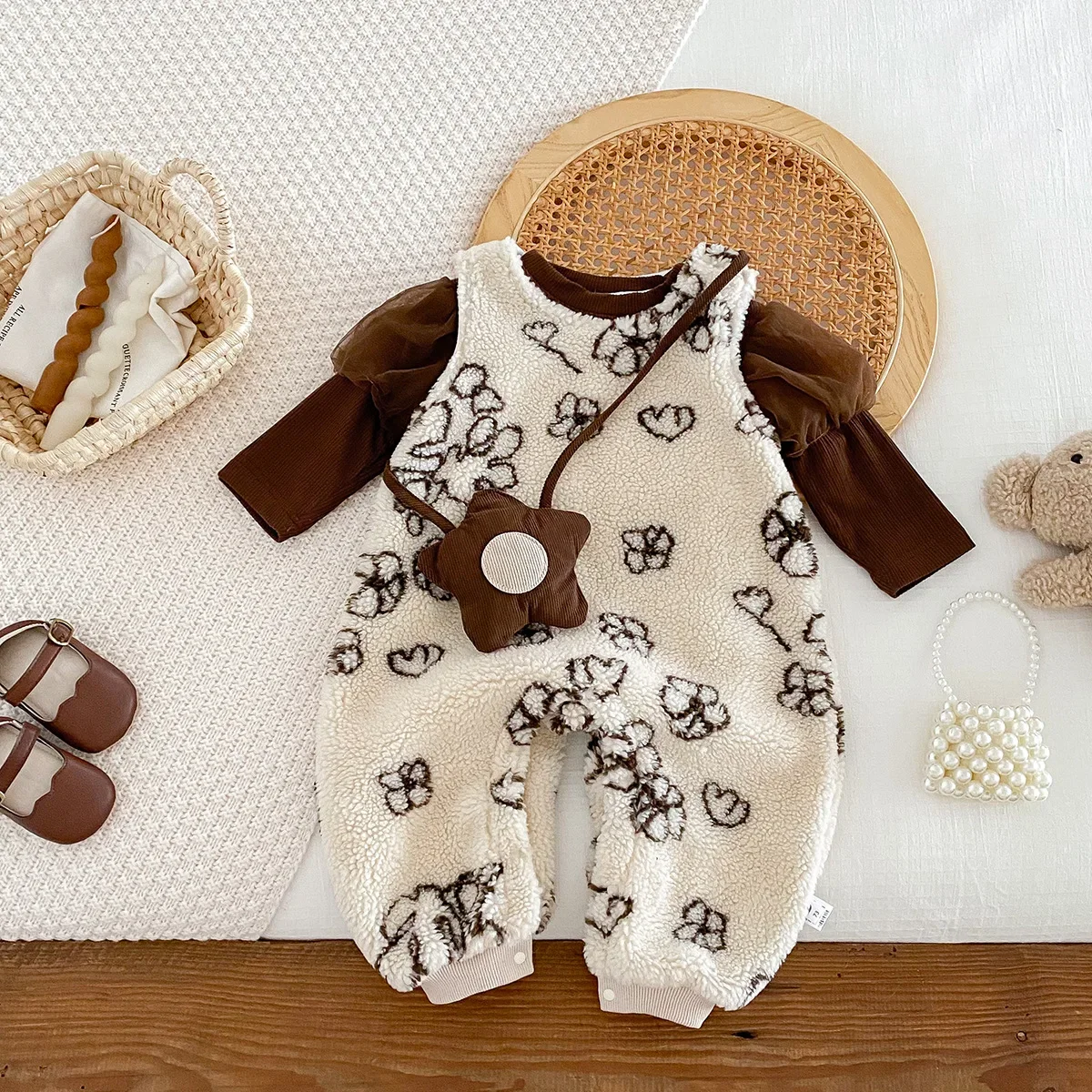 

Autumn and Winter New Baby Girl Jumpsuit Puff Sleeve Base Shirt Suspender Flower Rompers Fleece Winter Clothes