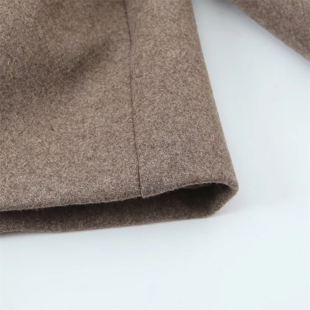 2025 شتاء منتج جديد المرأة عارضة مشبك جيب الديكور طويلة الأكمام طوق معطف الصوف معطف قصير