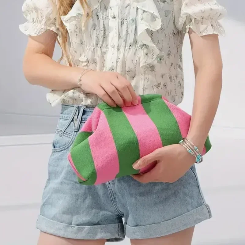 

Летний пляжный клатч для женщин, тканые вязаные крючком сумки, кошельки, вязаный клатч с клецками и рюшами, милая повседневная сумка с цветными блоками в виде облаков