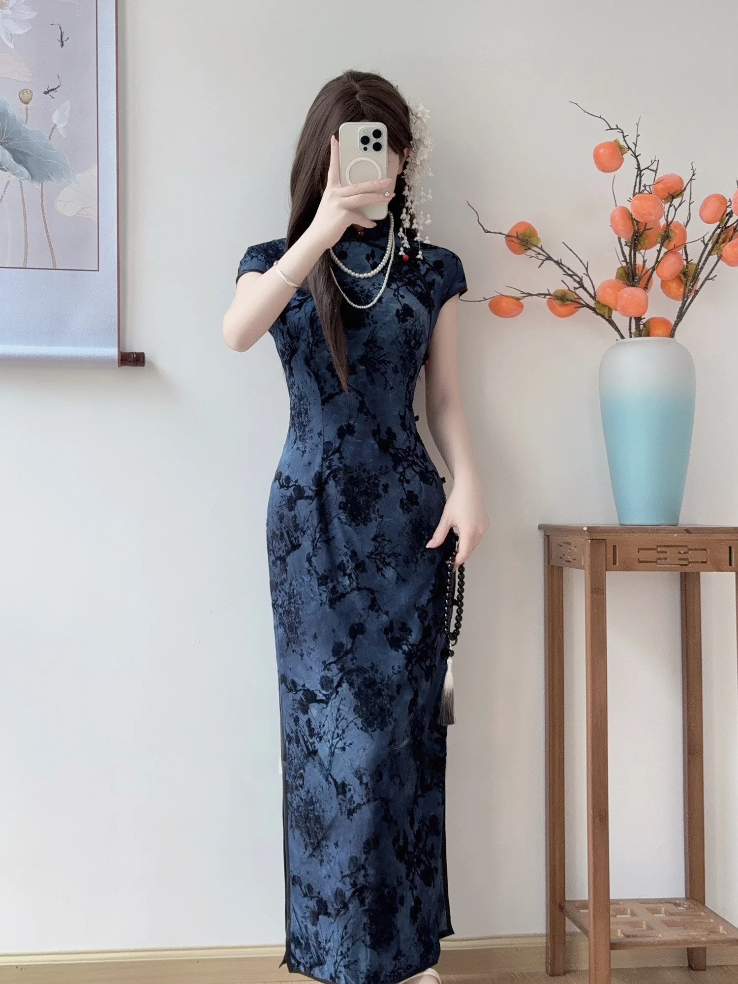 

Синее длинное шелковое платье для молодых девушек, новое, в китайском стиле, летнее, из молочного шелка, с коротким рукавом, с цветочным узором, создающее ощущение роскоши.