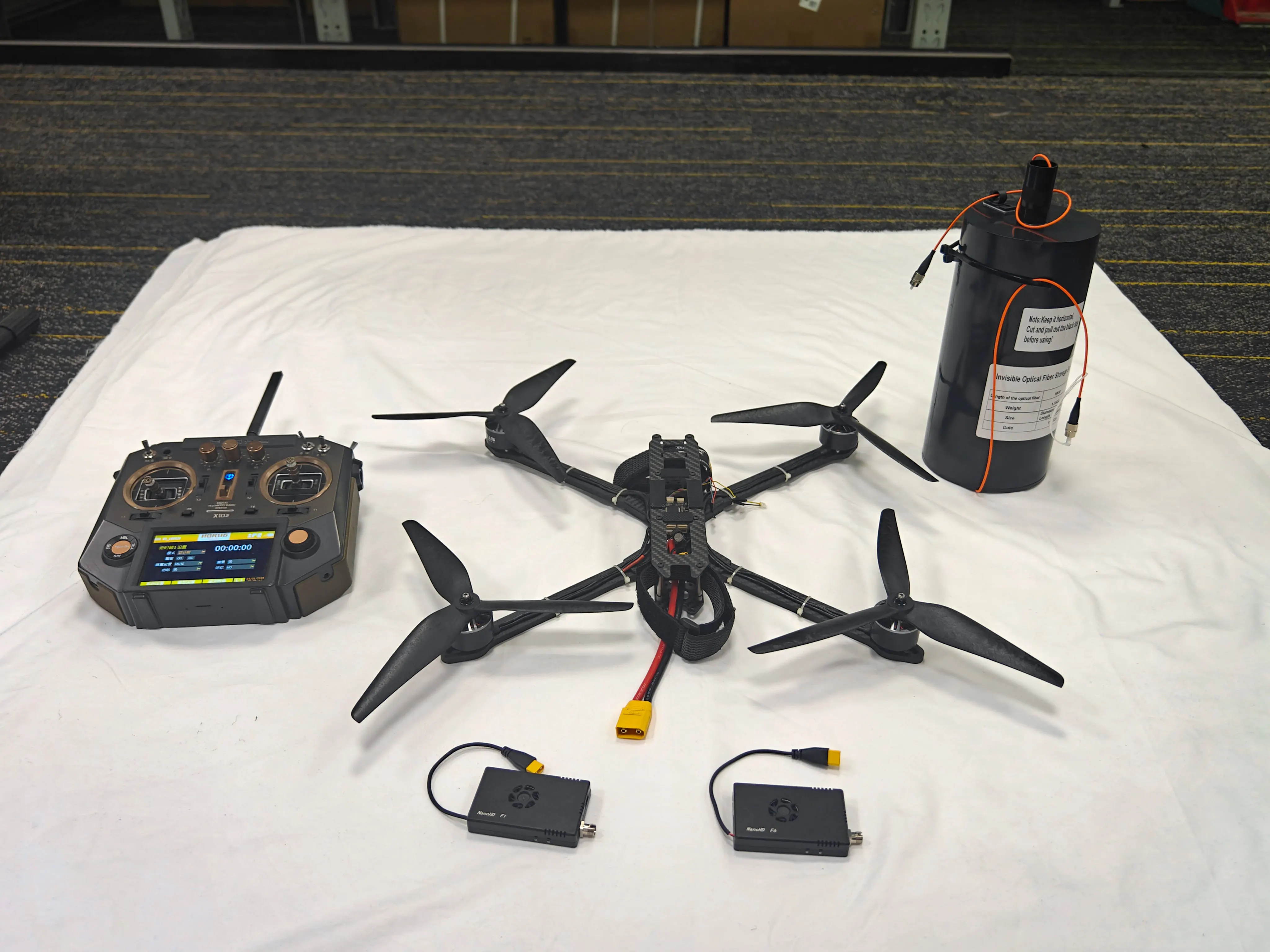 وحدة نقل فيديو بيانات الألياف الضوئية 20 كجم لمسافات طويلة جدًا وتأخير منخفض 0.3 مللي متر ألياف بصرية أحادية الوضع مع واجهة FC