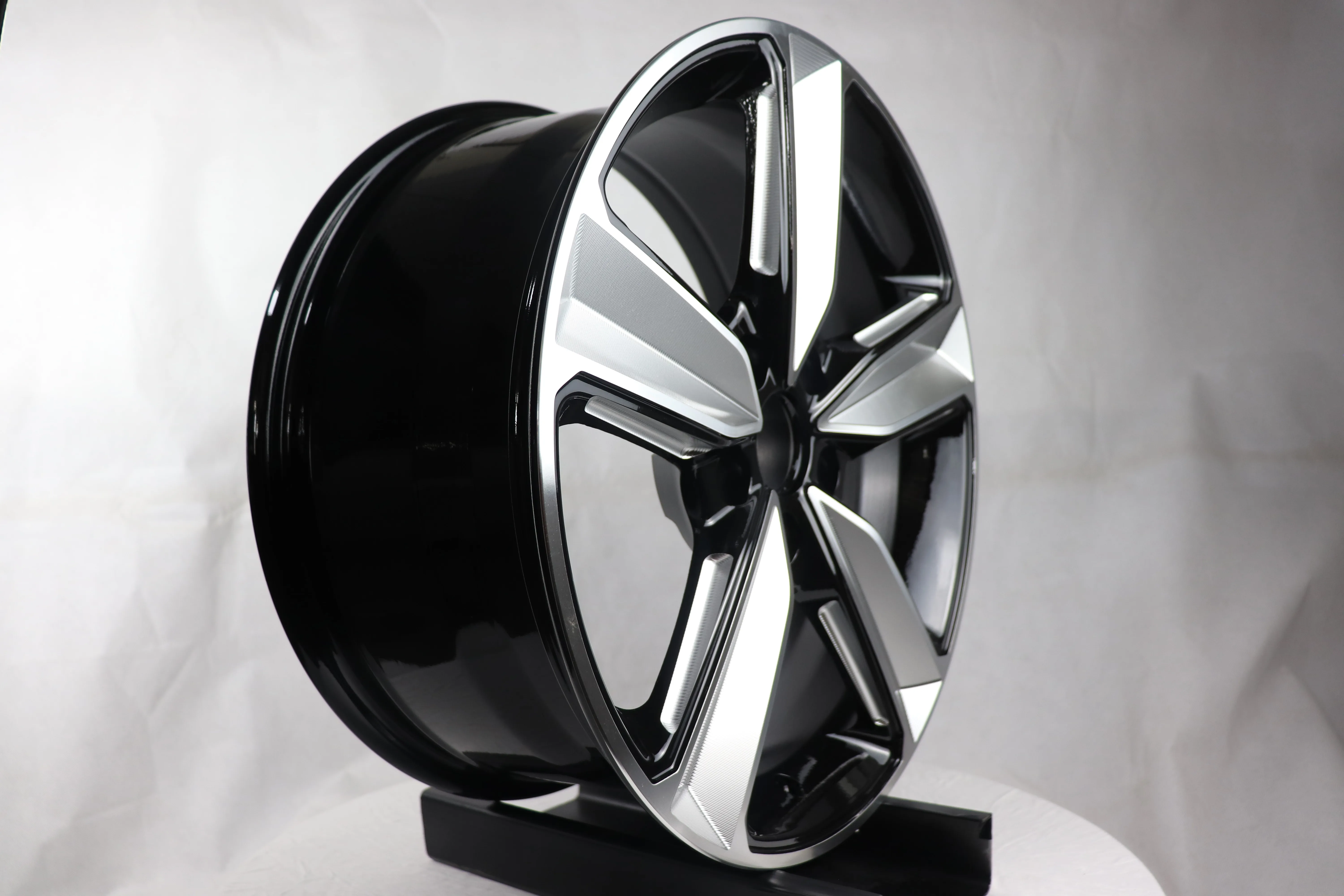 SYAC Factory Customized 17-21 Inch PCD 5 * 112 Forged 6061-T6 Aluminum Alloy Wheels Black Mahcined Face Passenger Car Wheels