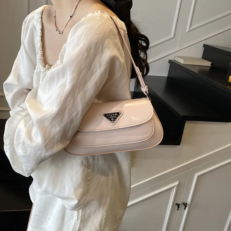 

2025 Новая высококачественная маленькая сумка на выход, легкая роскошная сумка, нишевая дизайнерская сумка на плечо, женская сумка