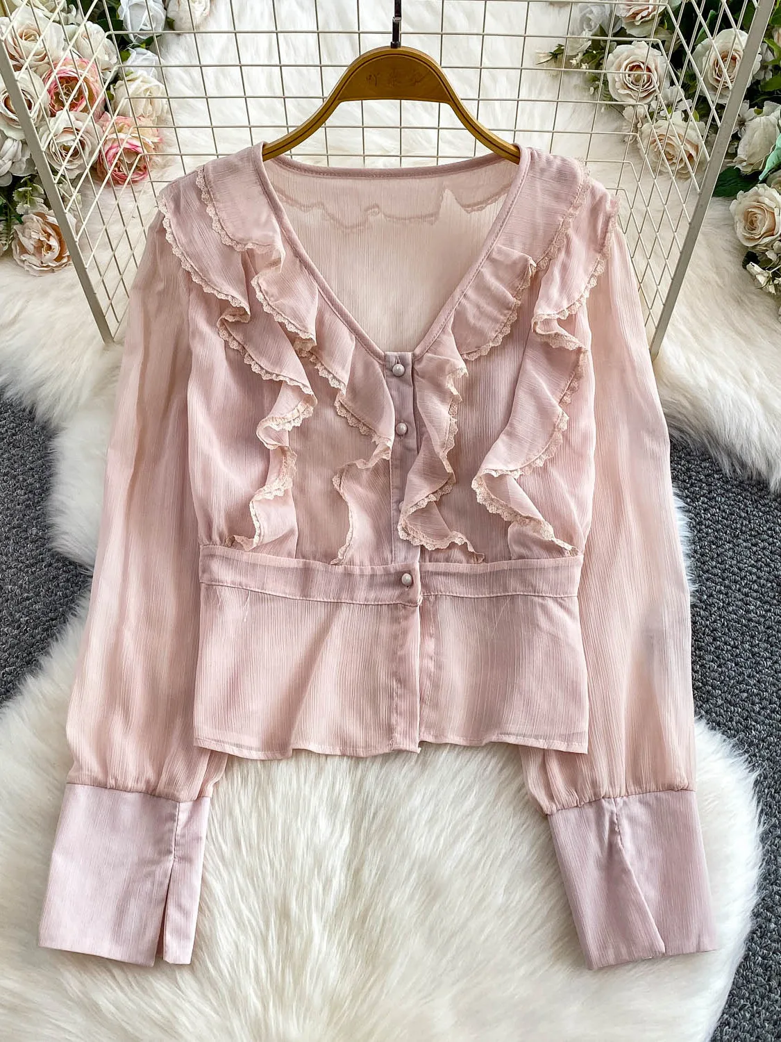 

Sweet Gentle Style Lace Trim V-Neck Loose Slimming Base Shirt Women's Autumn Winter Long Sleeve Top Elegant Fashion Design
