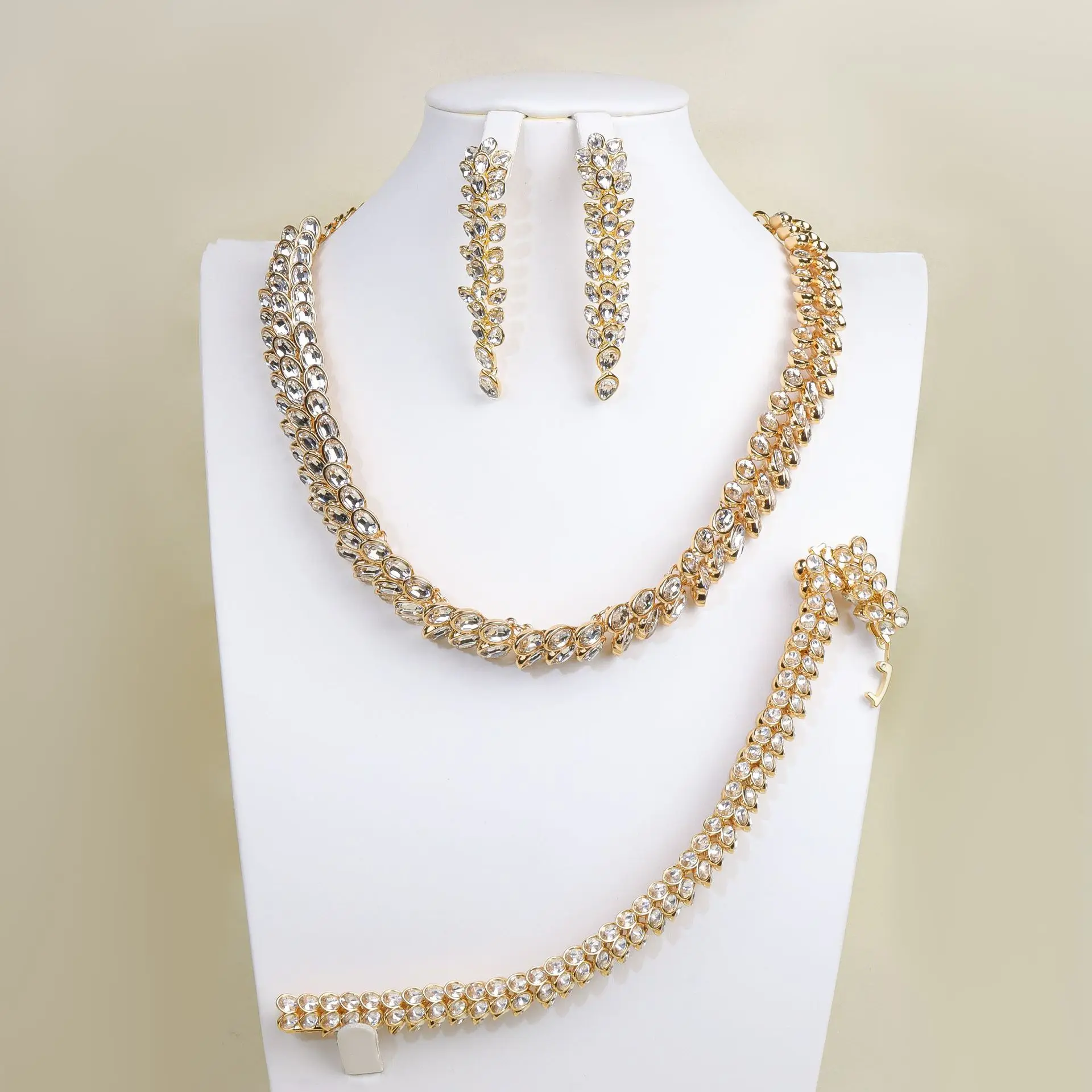 

Women's Fashion Shiny Zircon Earrings and Necklace Set Wedding Jewelry 2026