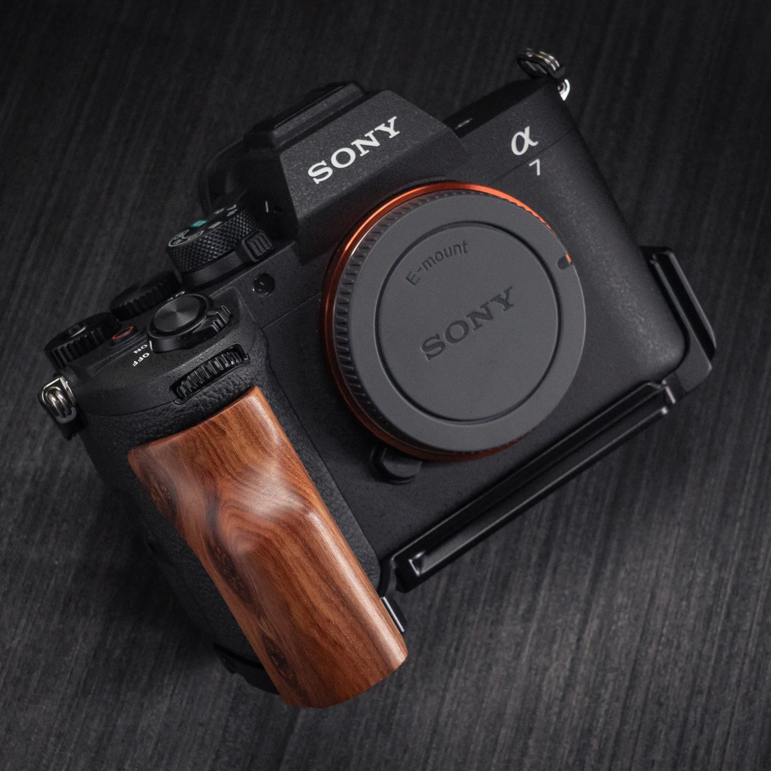 YUWOOD für Sony A7R5 / A7M4 Kamera-Cage mit Holzgriff und integrierter Schnellwechselplatte für Arca-Swiss Cage Rig Kit – Detail 35