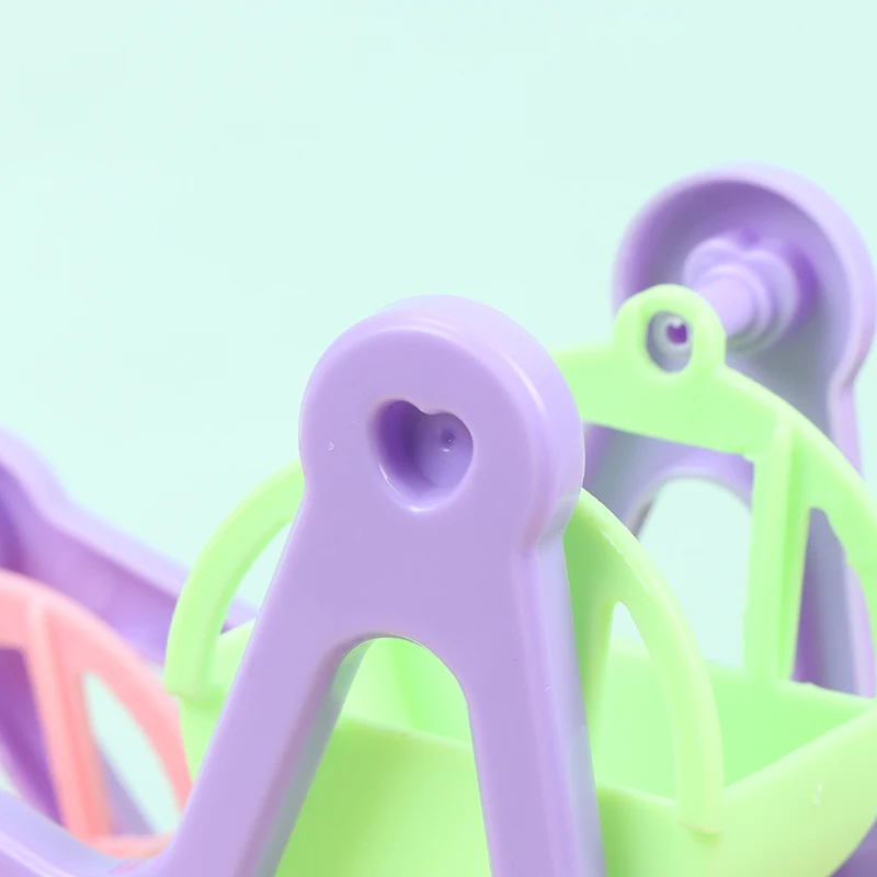 1Pc Zufällig Kunststoff Rotierenden Riesenrad Modell Spielzeug Puppe Haus Vergnügungspark Dekor Einrichtung Zubehör