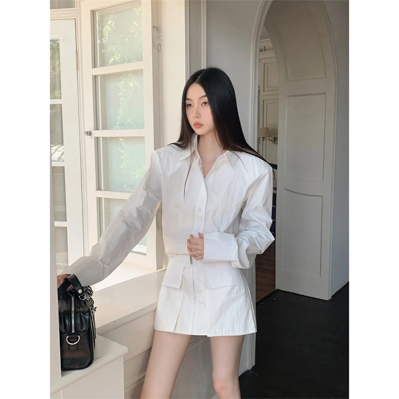 فستان قصير أبيض أنيق للسيدات موضة ملابس الشارع الشهير فساتين قميص مرقع للسيدات كورية بأكمام طويلة تصميم ضيق جديد