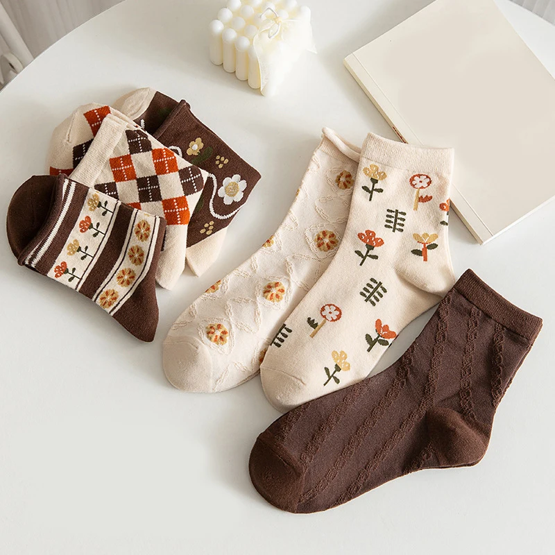 6 Pairs (Random Delivery) Women Khaki Retro Flowers Plaid Floral Stripe Sweet and Comfortable Fashion Simple Tube Socks