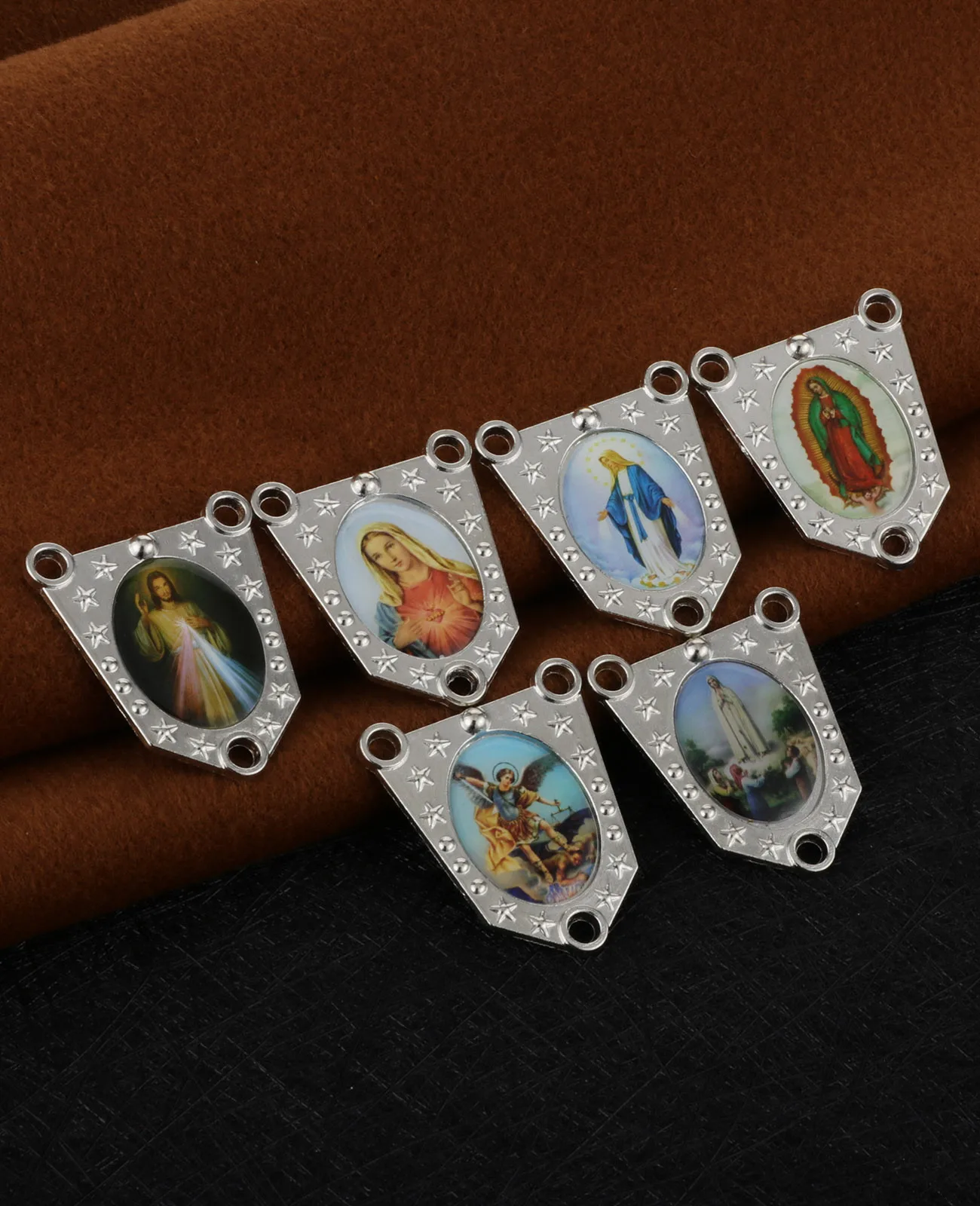 10Pcs Irregular Mix Random Christian Icon Rosary Center Saint Michael Sacred Heart Jesus Centerpieces DIY Jewelry Accessories