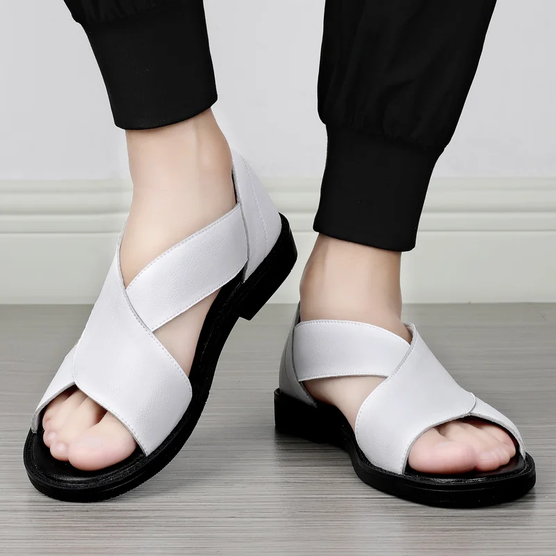 

Outdoor Brand Men's Breathable Soft Soled Beach Shoes Summer Fashion New Men's Comfortable Two-layer Cowhide Non Slip Sandals