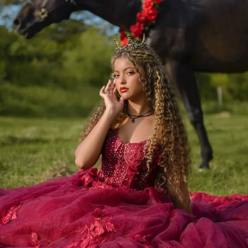 

Блестящее бордовое платье Quinceanera с открытыми плечами, кружевное блестящее 3D цветочное наклейка, длинный хвост, платья de 15, Quinceanera ﻿ Настроить