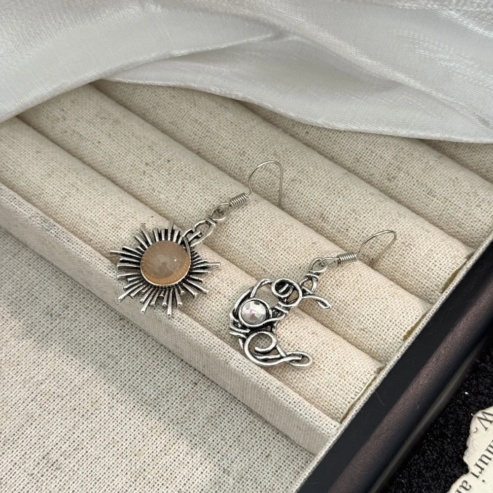High Quality Asymmetric Sun Moon Pattern Dangle Earrings Retro Personality Earrings Bohemian Style Silver Plated Earrings Women