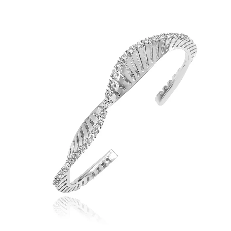 Bracelet Women\'s 18k Gold Plated Crystal Zircon Hollow Irregular Fashion Jewelry Couple Gift