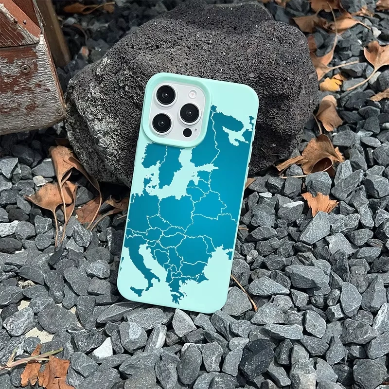 Coque Souple Mate Décontractée et Sophistiquée avec Carte de l'Europe pour iPhone 17 16 15 14 13 12 11 Pro Max – Idéale pour les Voyages Continentaux