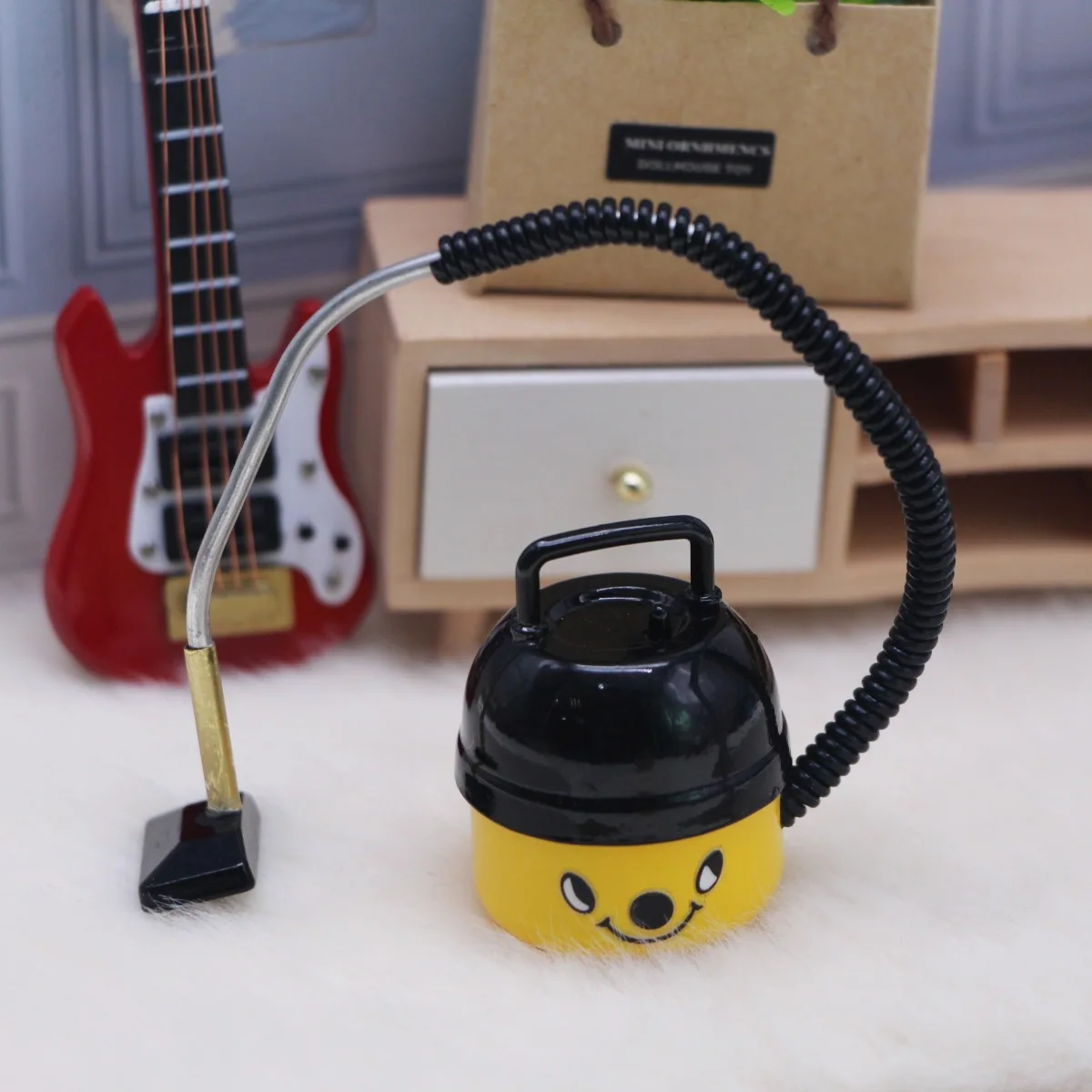 1:12 Scale Dollhouse Miniature Metal Vacuum Cleaner, BJD Home Scene Props, Miniature Cleaning Accessories - Trending Hot Search