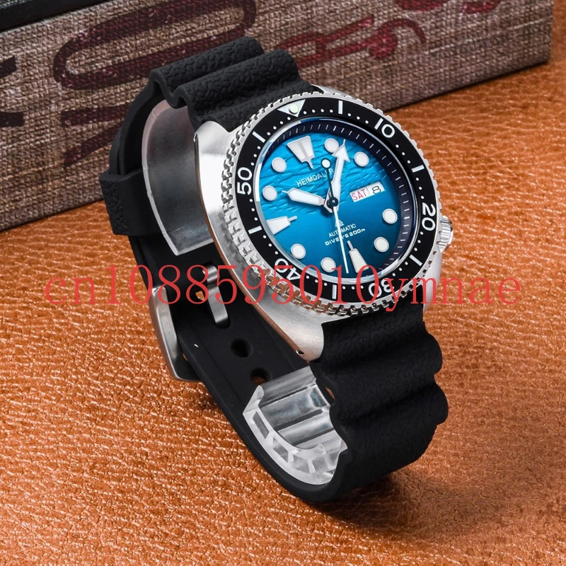 

[New product] Ocean plate small abalone double calendar automatic mechanical diving watch male