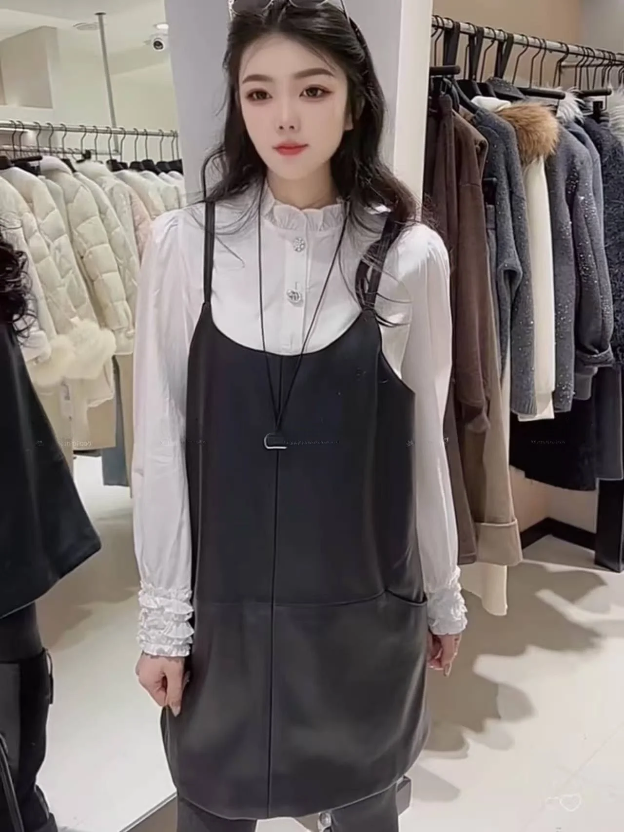 

Новая женская кожаная безрукавка из овчины 2025 года: приталенная, универсальная, с короткой молнией, повседневная модная верхняя одежда