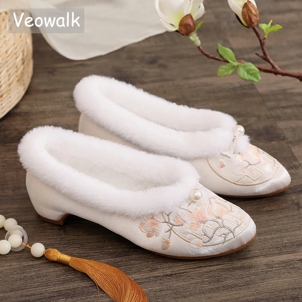 Veowalk NEW Cute 3cm High Heels Winter Warm Women Cotton Embroidery Comfortable Shoes Ladies Soft Pointed Toe Dancing Shoes