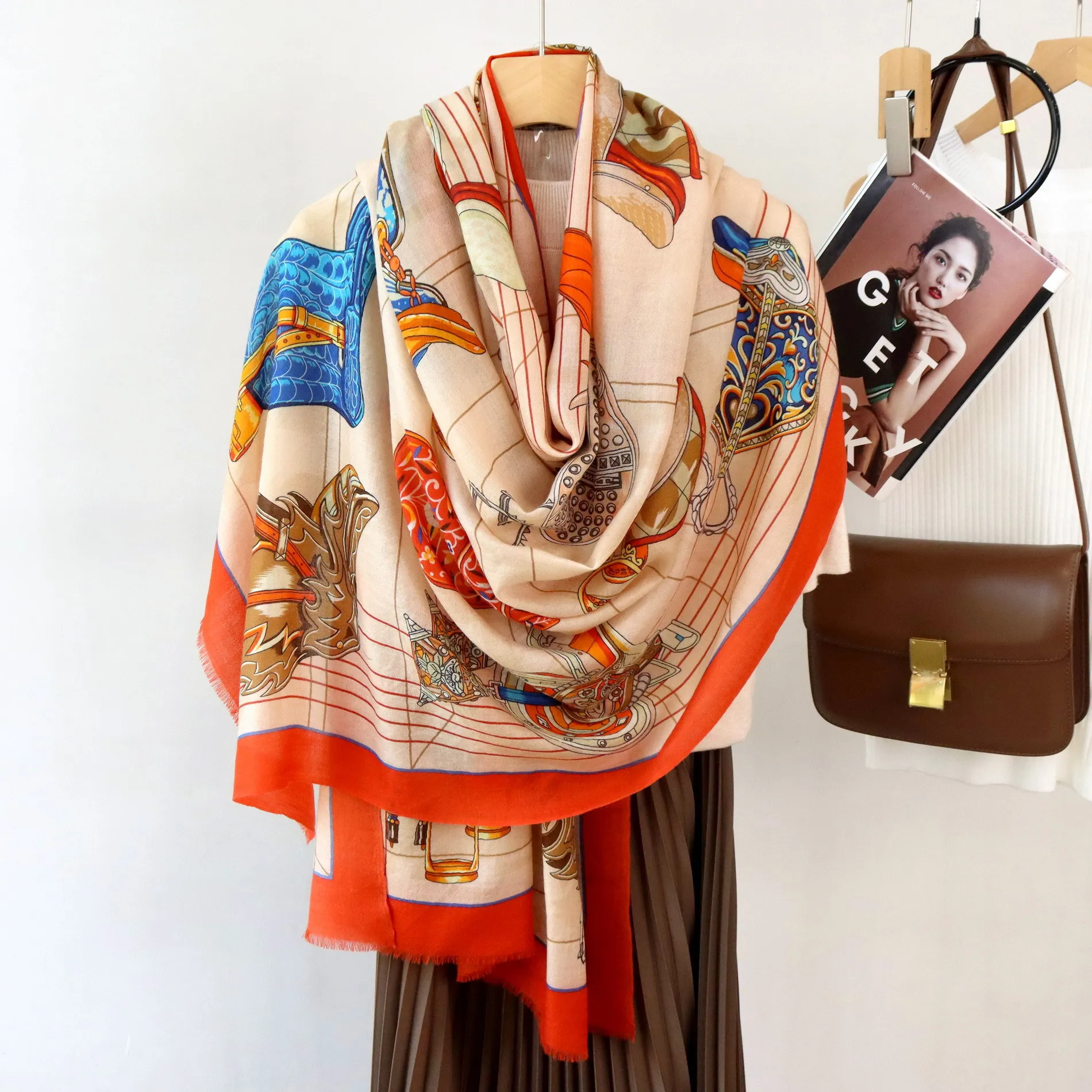 

Высококачественный и элегантный женский изысканный ремень с качественным принтом, водорастворимая шерсть, теплый мягкий длинный шарф с бахромой ручной работы, шаль