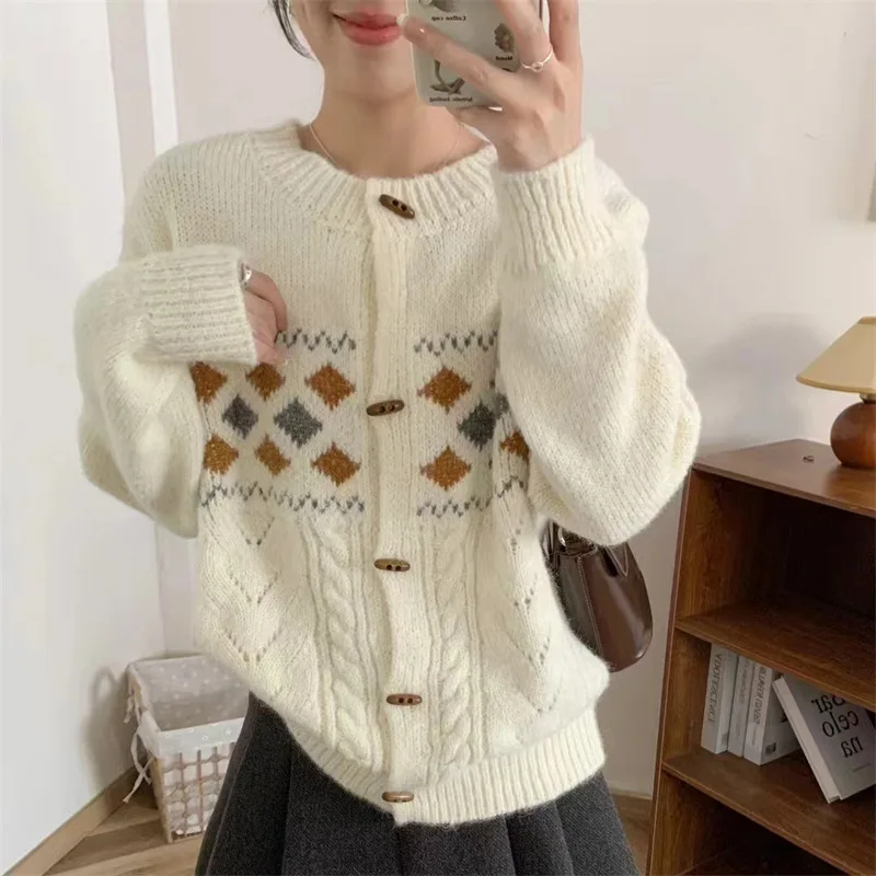 women cardigan ，Corner button round collar contrasting sweater outer for women, autumn and winter new Korean knitted cardigan