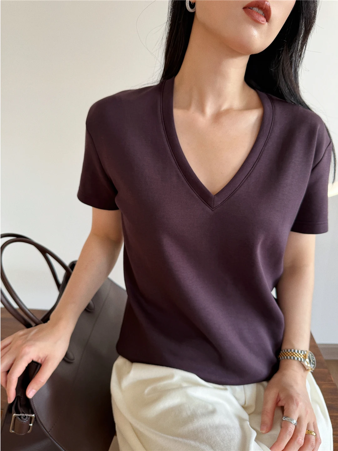 

AfuShop26 Весенне-летняя футболка с глубоким V-образным вырезом и короткими рукавами, шелковый хлопок, модал, стандартный крой, повседневный стиль, женский топ