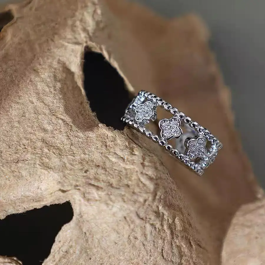 Four-leaf clover diamond-encrusted ring for women, fashionable and elegant, versatile, niche and high-end
