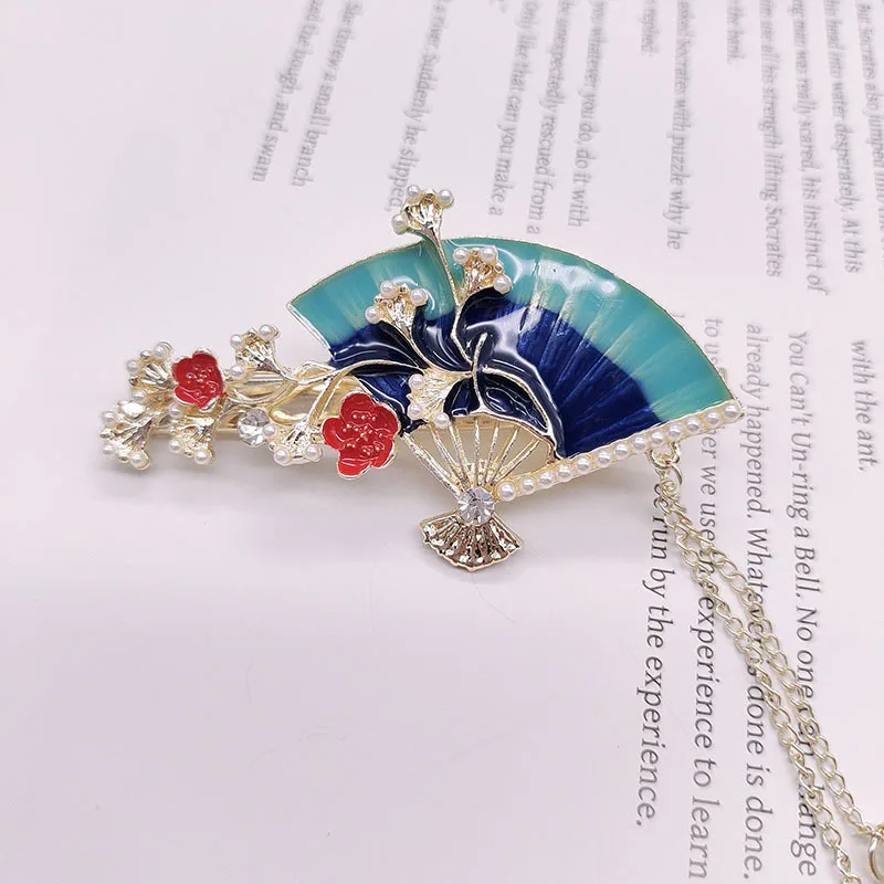 

Высококачественная нишевая заколка для волос в форме веера с капельной маслом — это элегантная заколка в виде утконоса с аксессуарами для волос и кисточками.