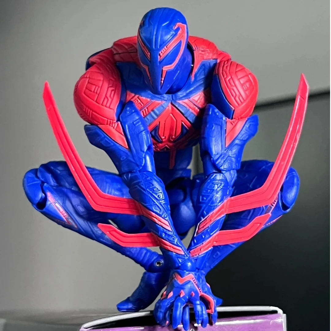 Bureau Decora Figurines cadeau Spiderman 2099 Figure d'anime Spiderman à travers le Spider-Verse partie un modèle de Figurine d'action Shf