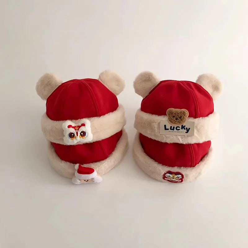 

Новогодняя красная праздничная детская шапка на весь год, утолщенная для зимнего тепла, ветрозащитная, свежая и милая детская шапка господаря