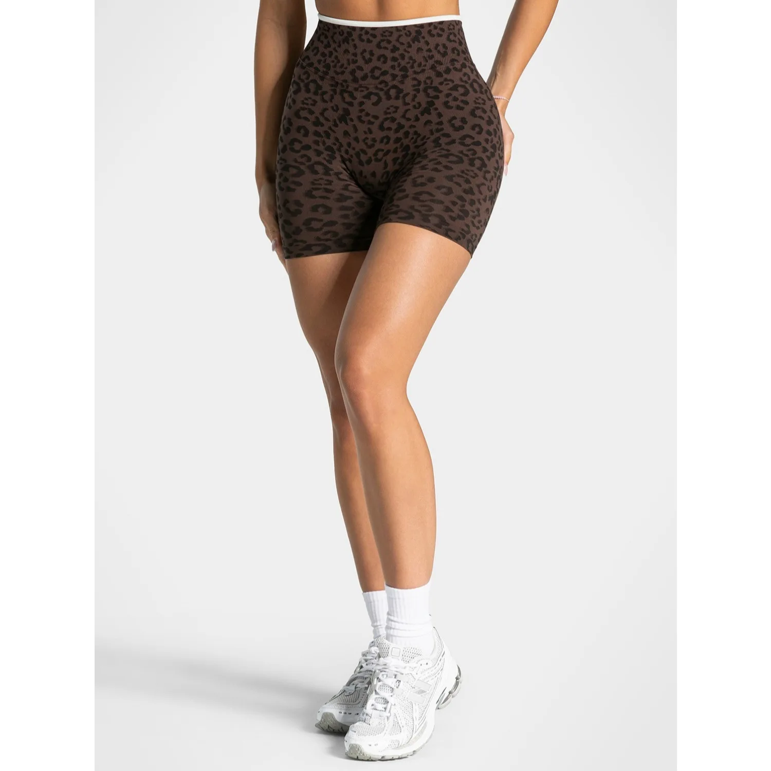Sommer Damen Nahtlose Sportshorts mit Leopardenmuster Weißer Rand Kontrastierende Hochtaillierte Leggings Gym Yoga Übungs-Sportshorts – Detail 12