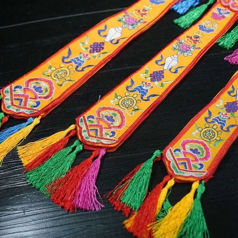 Otto bandiere di buon auspicio fatte a mano in Nepal, artigianato decorativo con ricamo nappa tibetana, bandiere di tamburi auspicio, articolo buddista